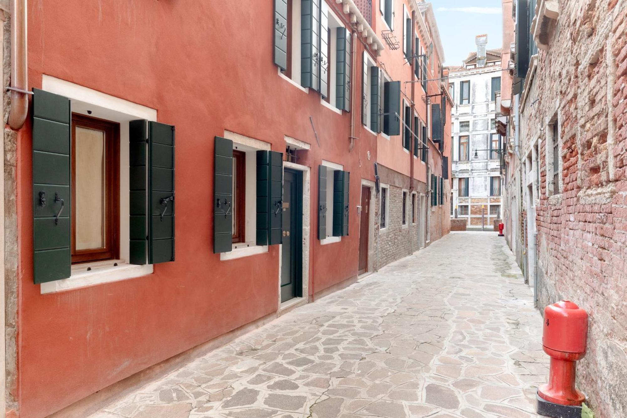 La Caorlina - Pied A Terre - Bas-relief * Venise